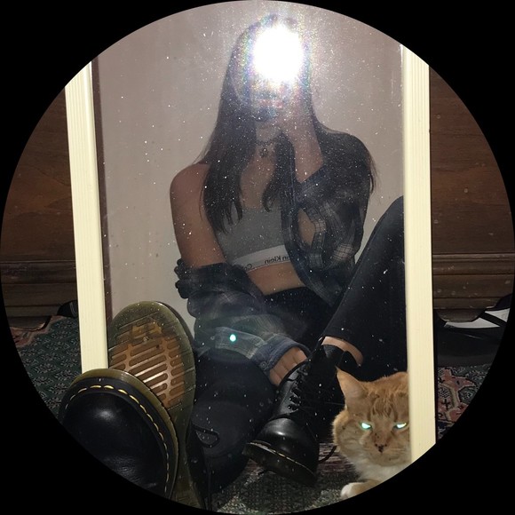 Poshmark profile picture for @leanox